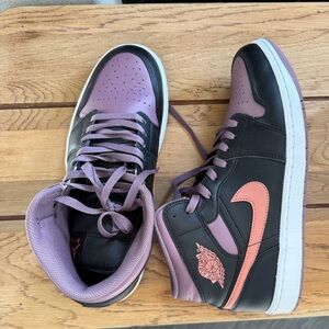 Air Jordan 1 Mid SE 'Black Sky J Mauve'
Men’s Shoes